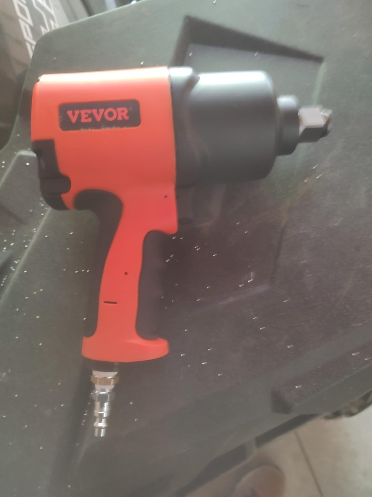 VEVOR Air Impact Wrench, 3/4-Inch Drive Air Impact Gun, Up to 1870ft-lbs Nut-busting Torque, Composite Pneumatic Impact Wrench for Auto Repairs and Maintenance Heavy Duty customer photo 1