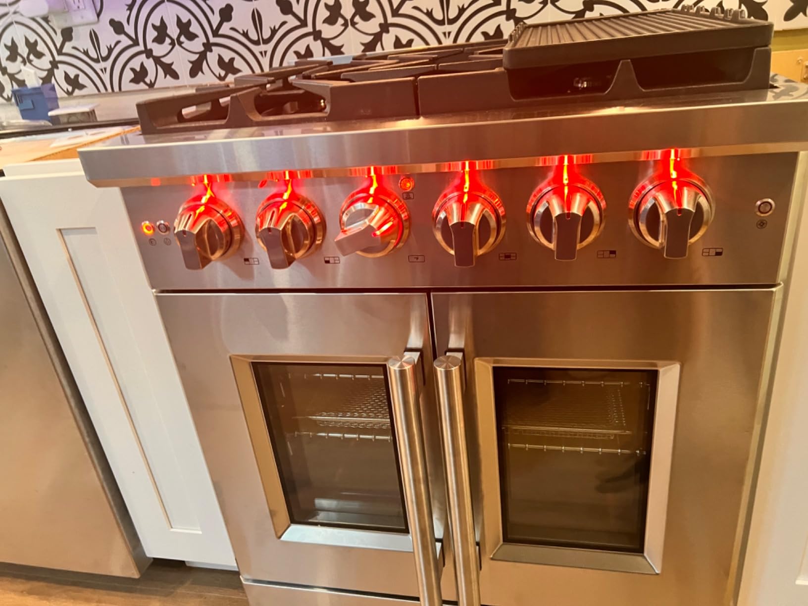 Massimo 30-Inch French Door Gas Range Stainless Steel, 5 Burners, 4.32 cu.ft. Convection Oven customer photo 1