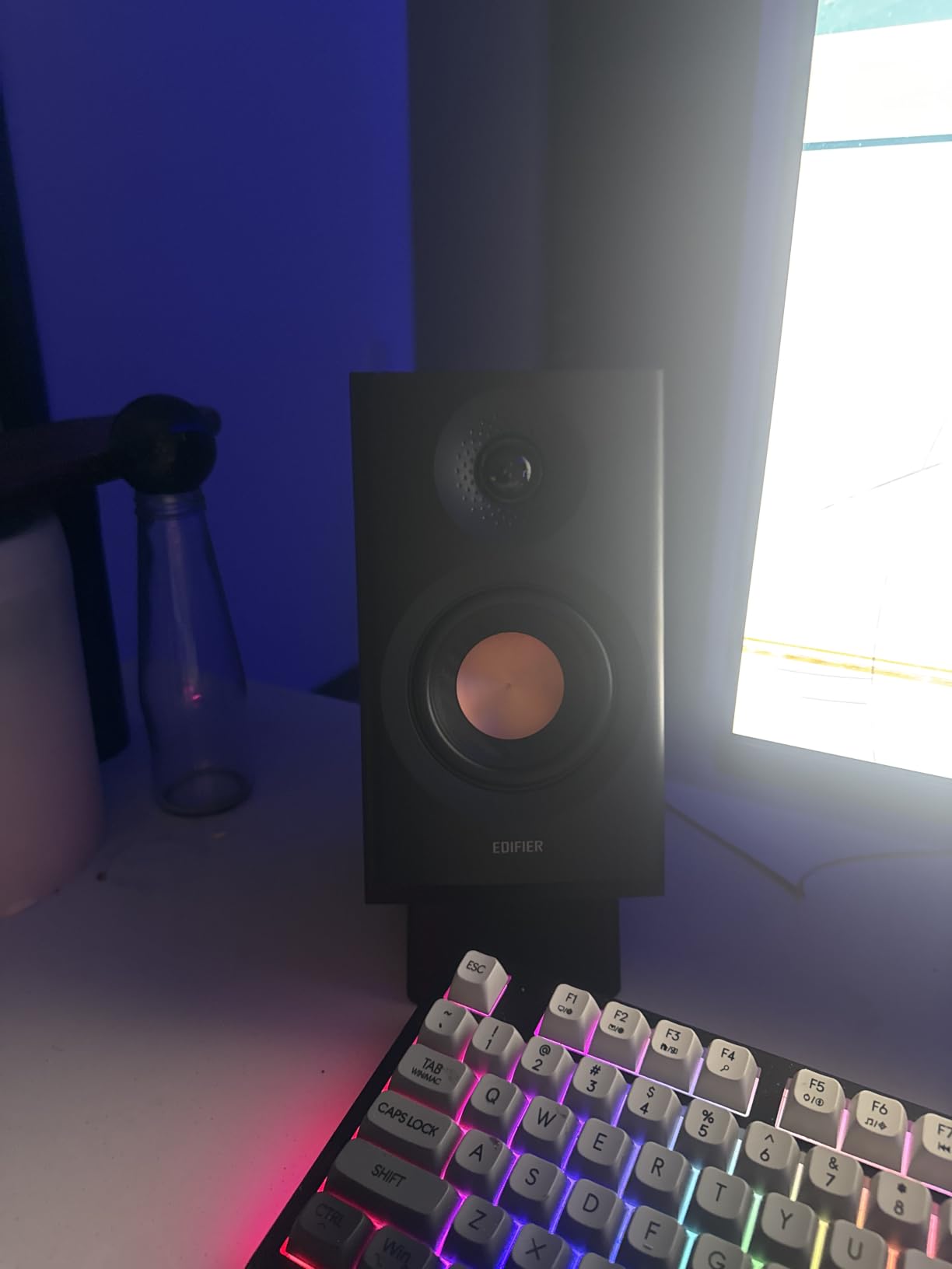 Edifier MR3 Powered Studio Monitor, Speaker Hi-Res Active Bluetooth Speaker customer photo 2