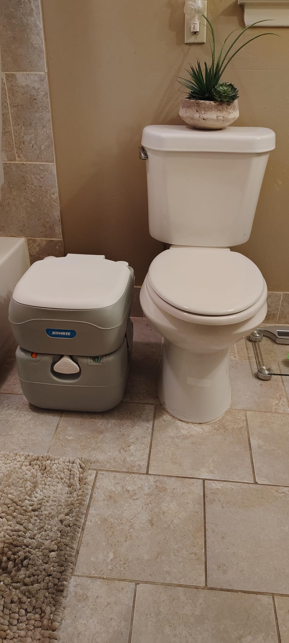Kohree Camping Toilet Portable 5.3 Gallon, 20L Porta Potty for Adults customer photo 2