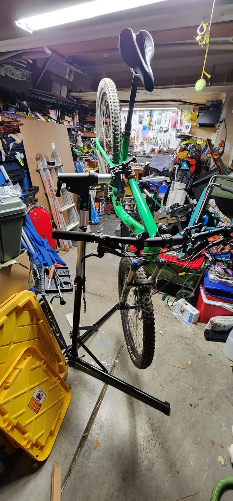 VEVOR Bike Repair Stand, Max. 110 lb Heavy-duty Bicycle Work Stand with 40.3-59.4 in Adjustable Height & Large Tool Tray, Foldable Ebike Maintenance Rack, Shop Home Mechanics for Mountain Road Bike customer photo 1