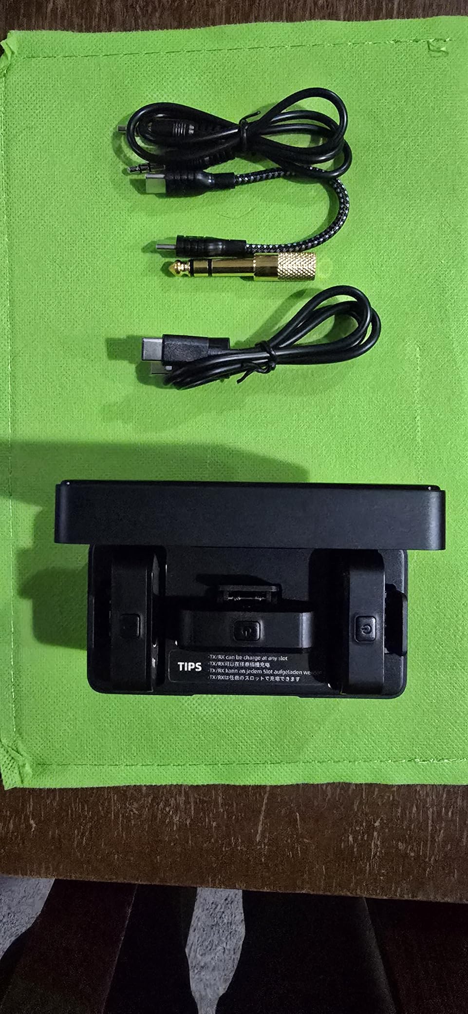 MELONARE Portable Wireless in Ear Monitor System with Charging Case PM-2 customer photo 1