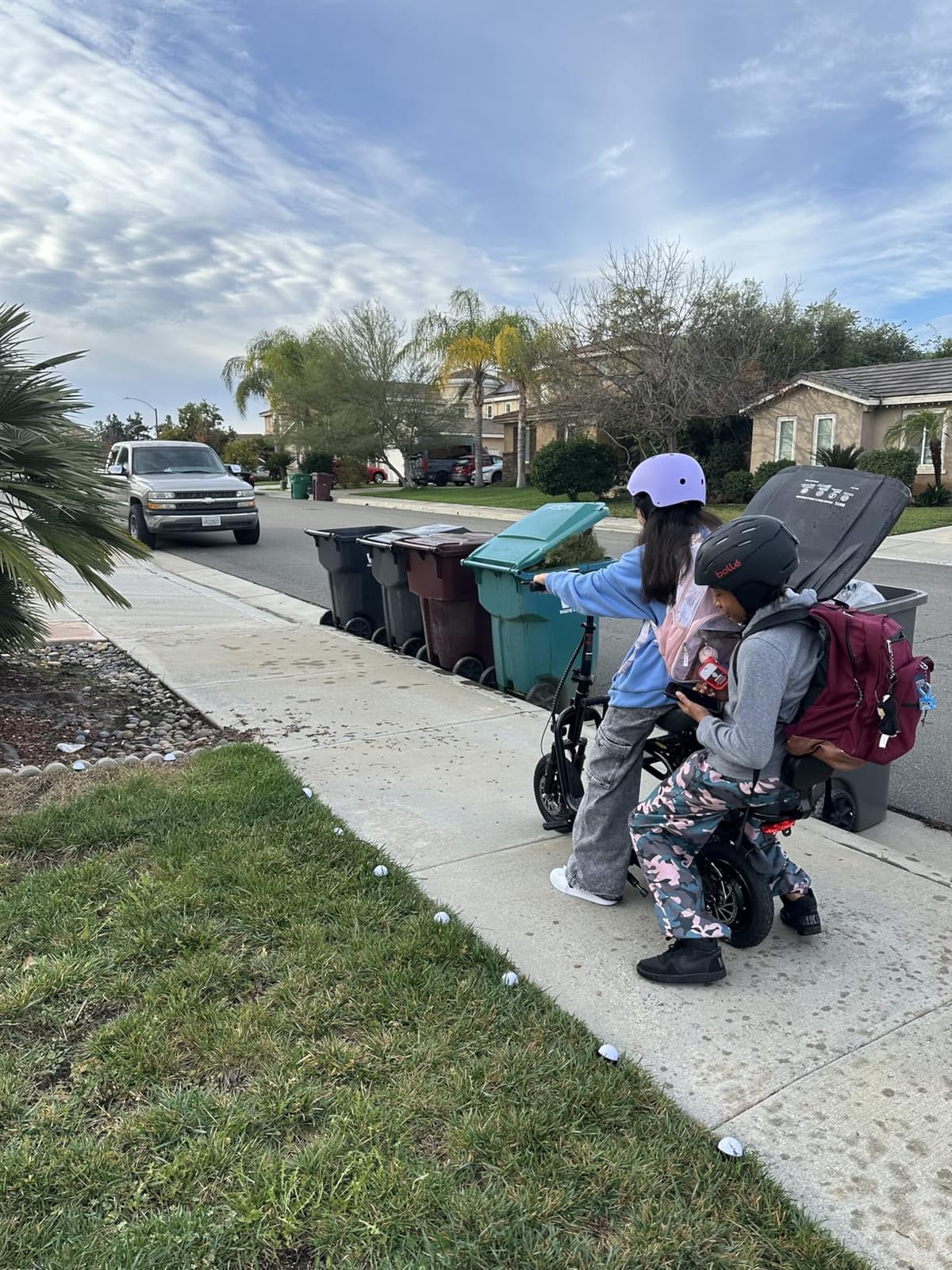 EILLEO Electric Scooter with Seat for Adult, 48V 750W 18.75mph e Scooters customer photo 2